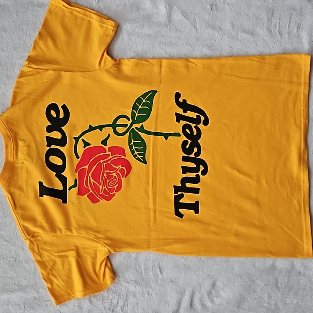 *NWOT* Love Thyself Rose Unisex Graphic Rose Tee